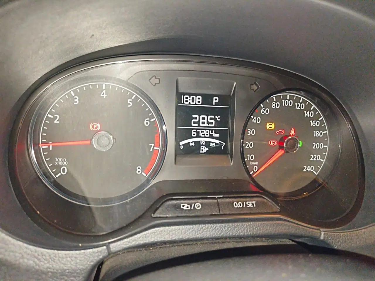 Volkswagen Polo 2016 1.4L Automatic Trendy Model — миниатюра 11