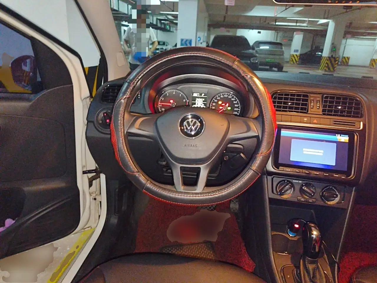 Volkswagen Polo 2016 1.4L Automatic Trendy Model — миниатюра 10