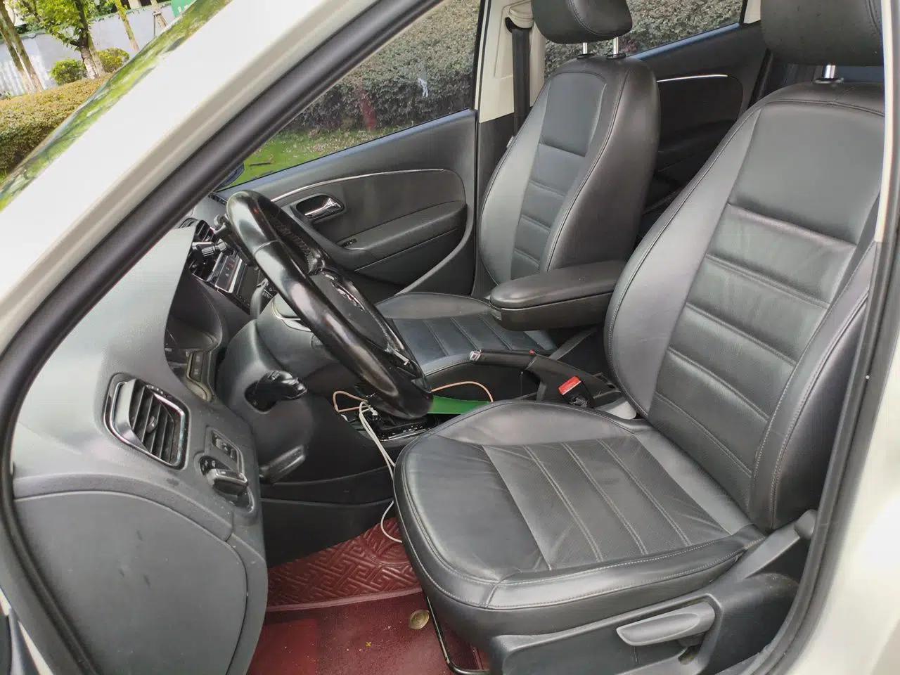 Volkswagen Polo 2014 1.6L Automatic Luxury Edition — миниатюра 15