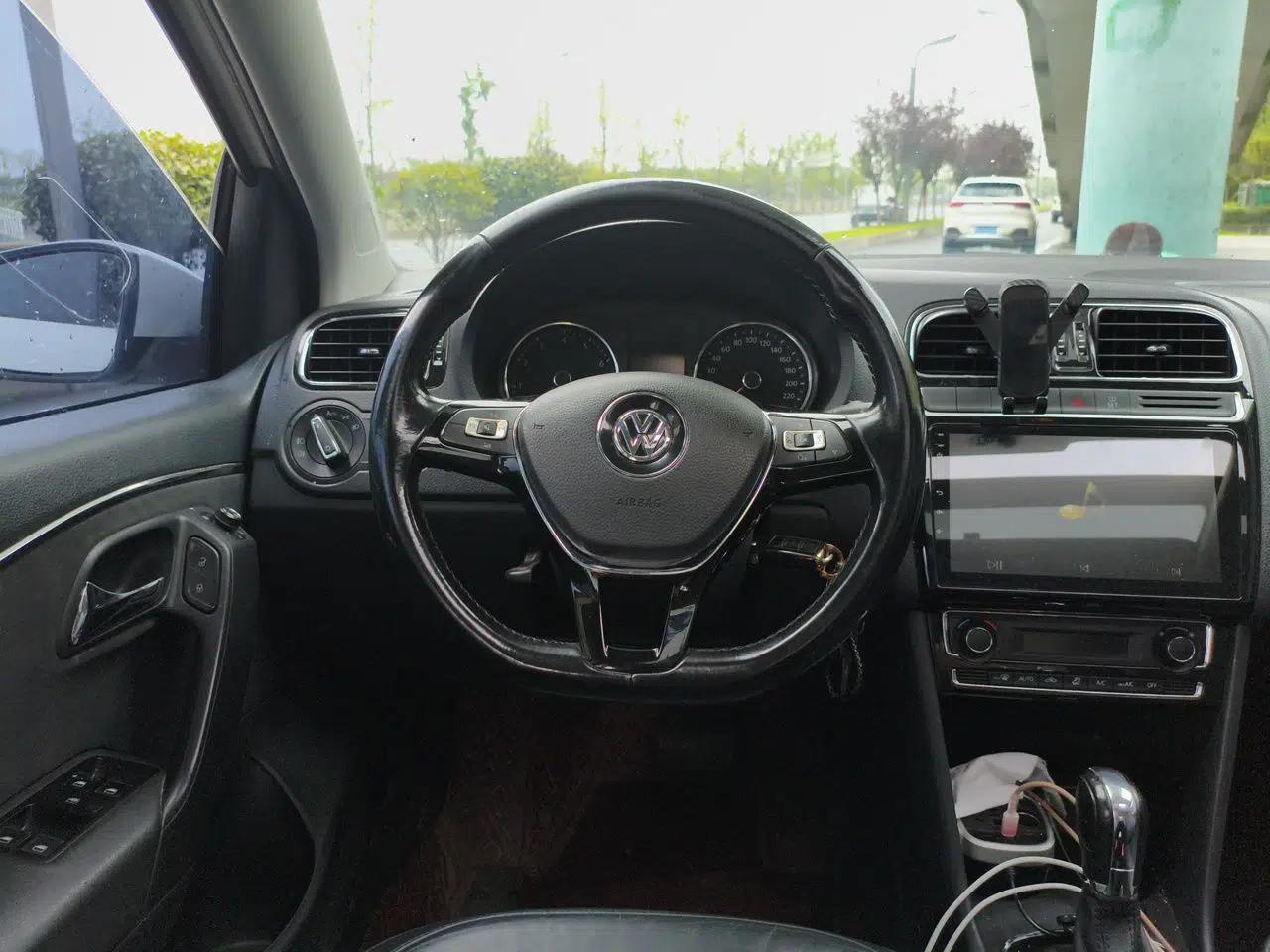 Volkswagen Polo 2014 1.6L Automatic Luxury Edition — миниатюра 10