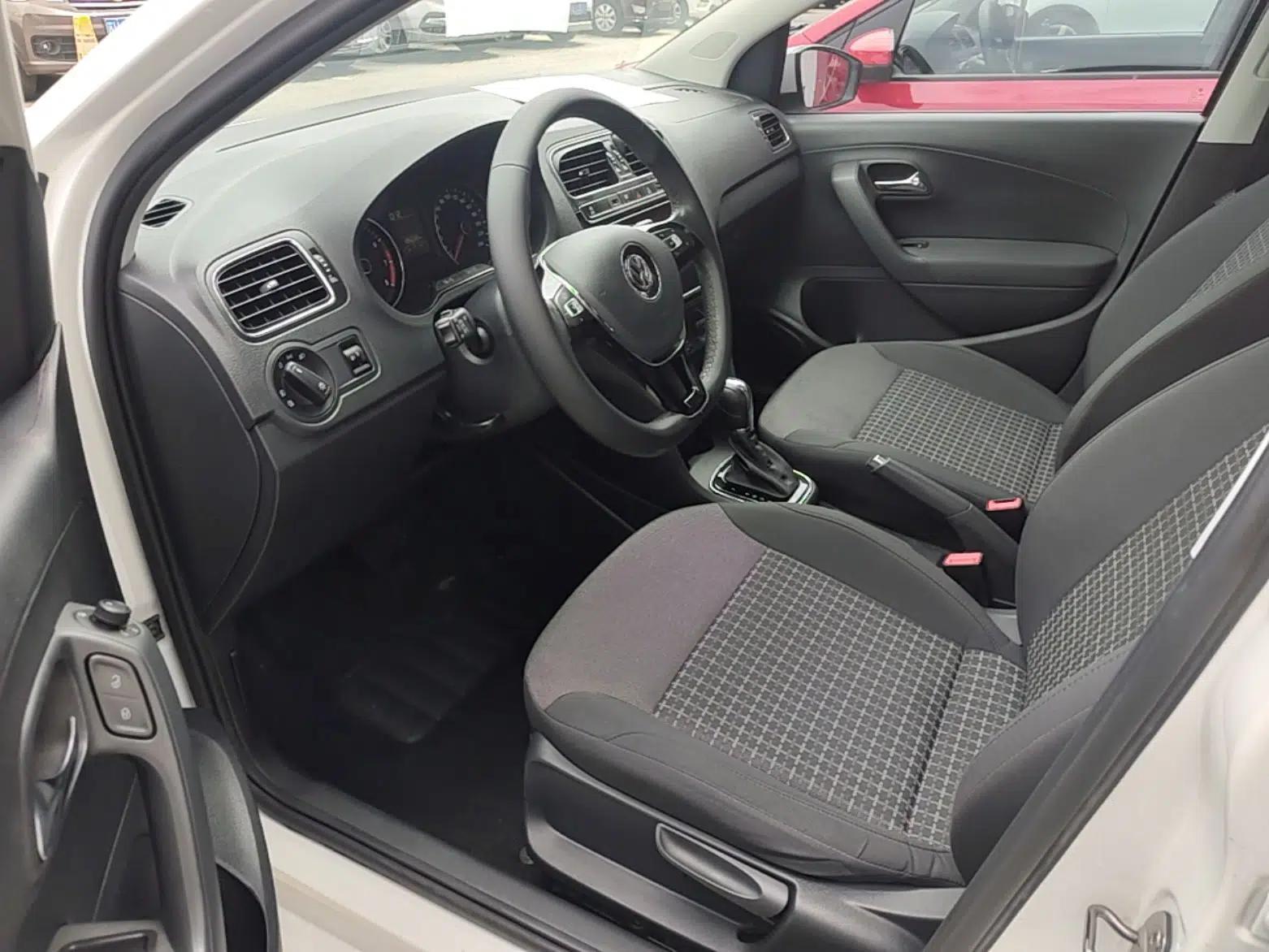 Volkswagen Polo 2018 1.5L Automatic Enjoyment Model — миниатюра 28
