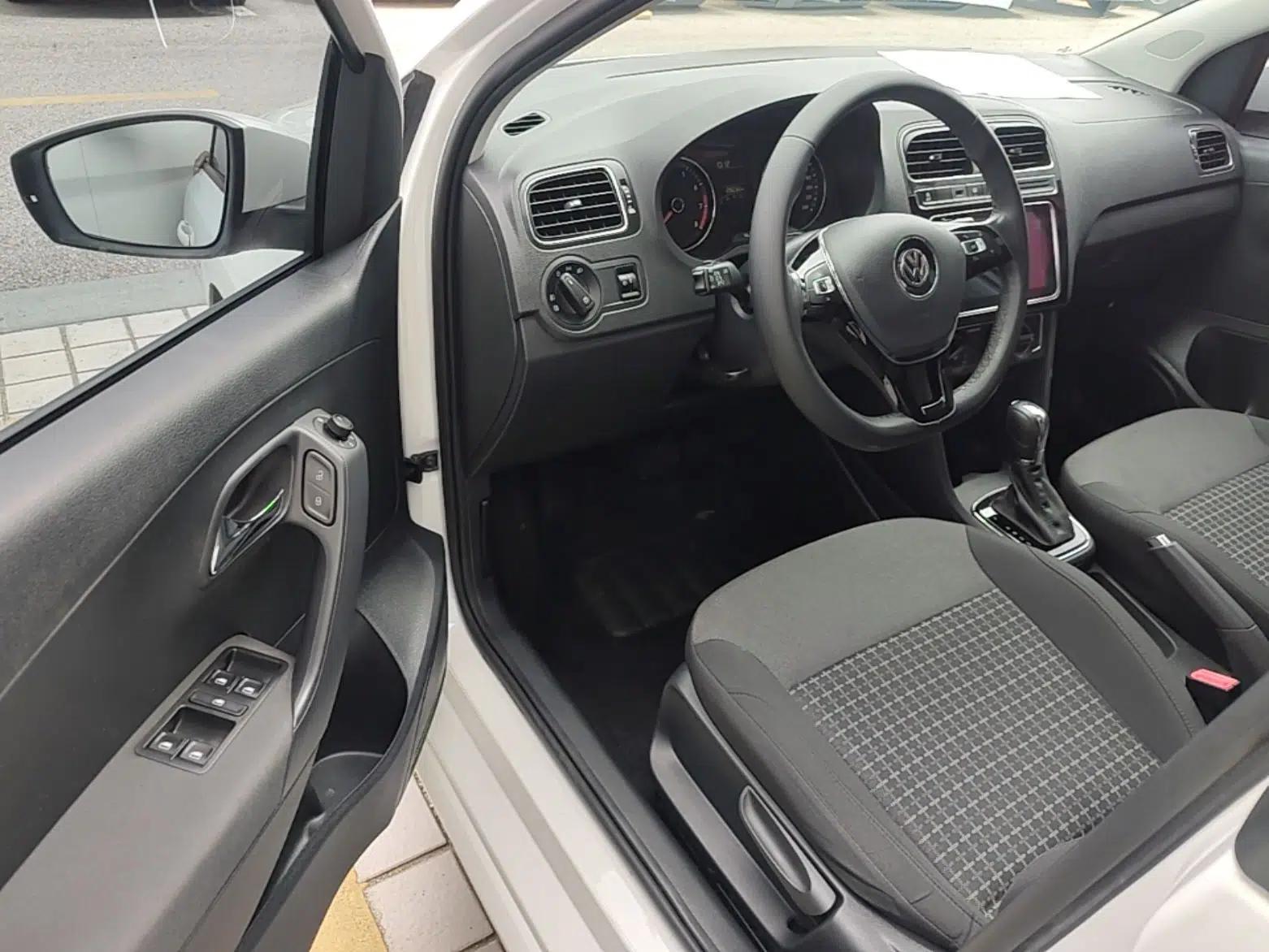 Volkswagen Polo 2018 1.5L Automatic Enjoyment Model — миниатюра 29