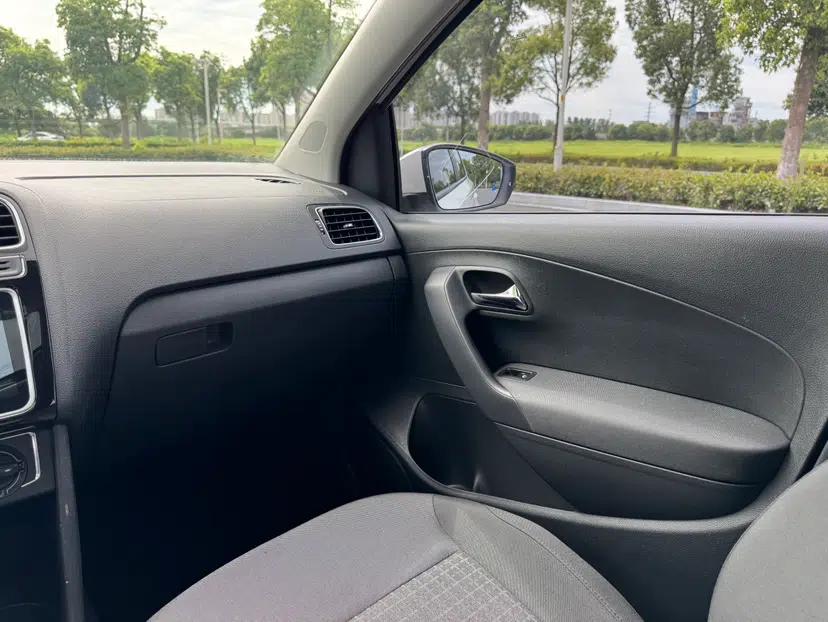 Volkswagen Polo 2018 1.5L Automatic Enjoyment Model — миниатюра 36