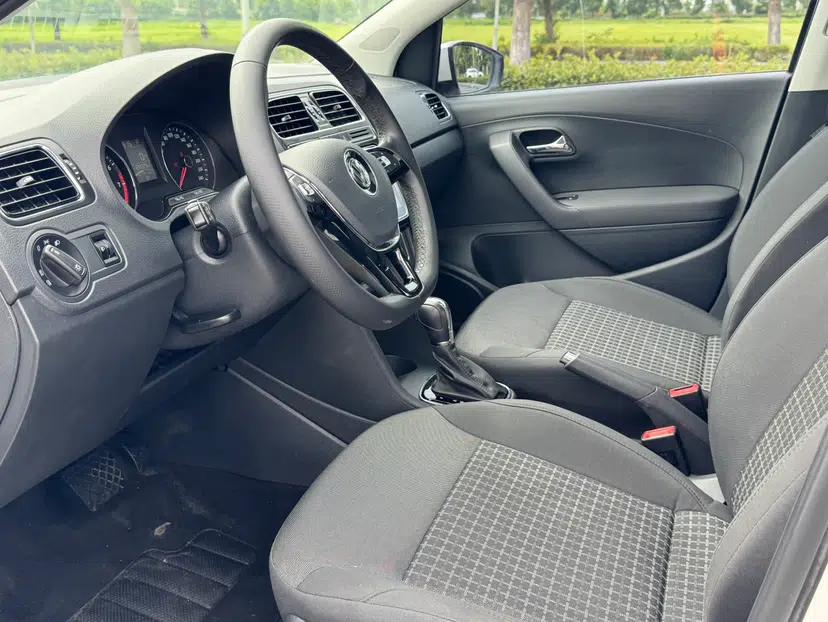 Volkswagen Polo 2018 1.5L Automatic Enjoyment Model — миниатюра 37