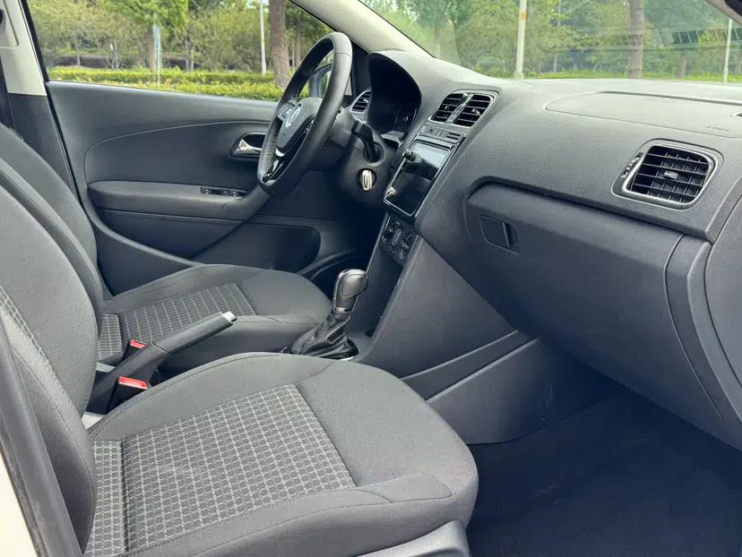 Volkswagen Polo 2018 1.5L Automatic Enjoyment Model — миниатюра 38