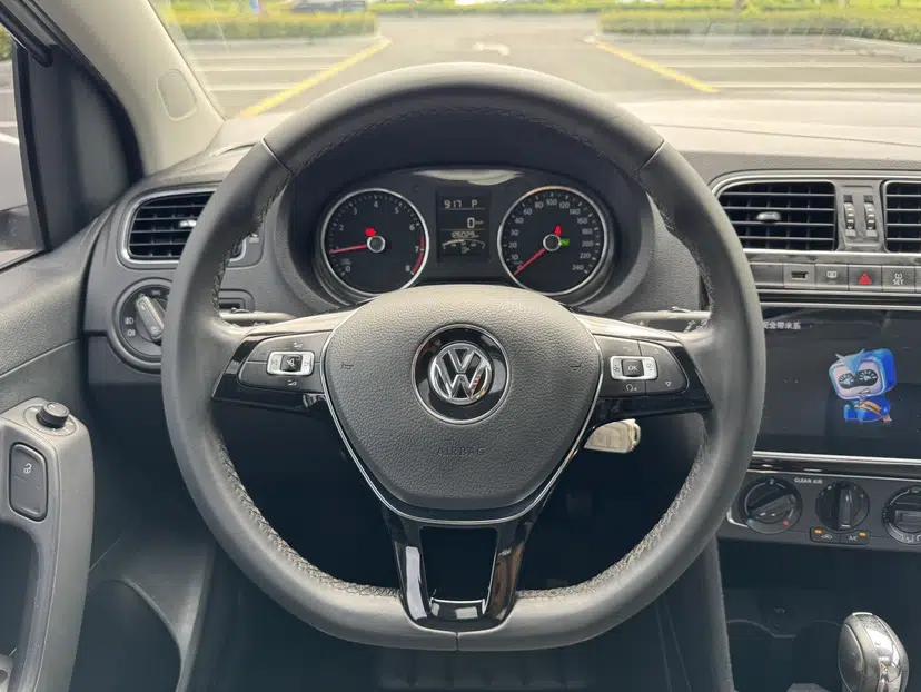 Volkswagen Polo 2018 1.5L Automatic Enjoyment Model — миниатюра 40