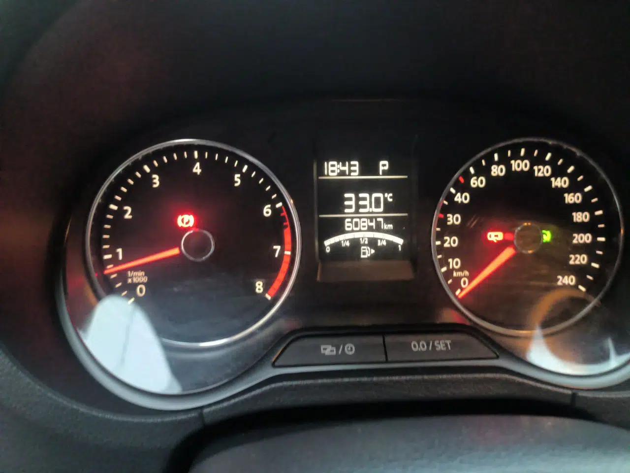 Volkswagen Polo 2016 1.6L Cross Polo Automatic — миниатюра 12