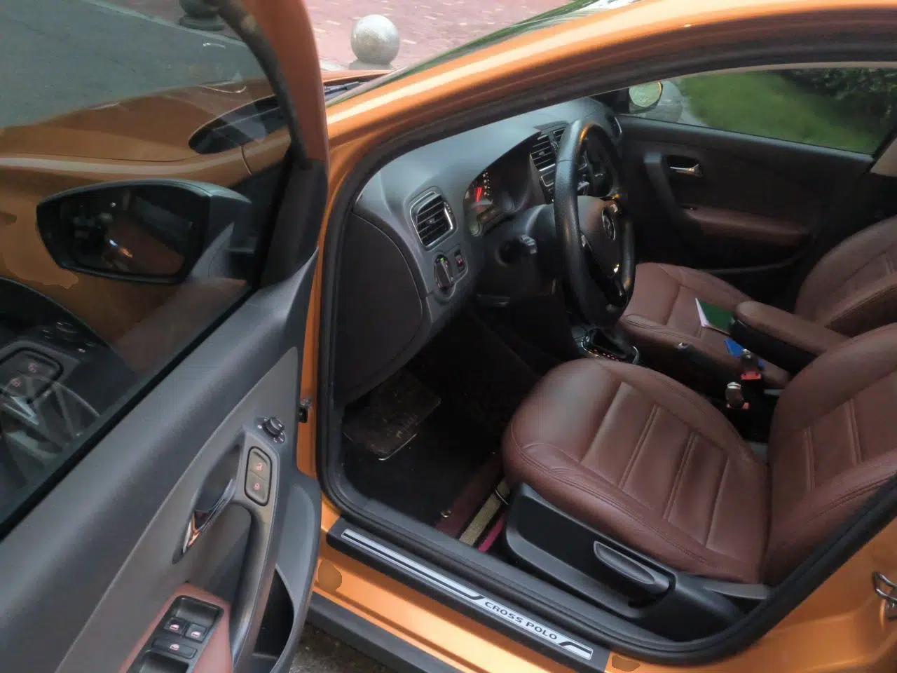 Volkswagen Polo 2016 1.6L Cross Polo Automatic — миниатюра 16