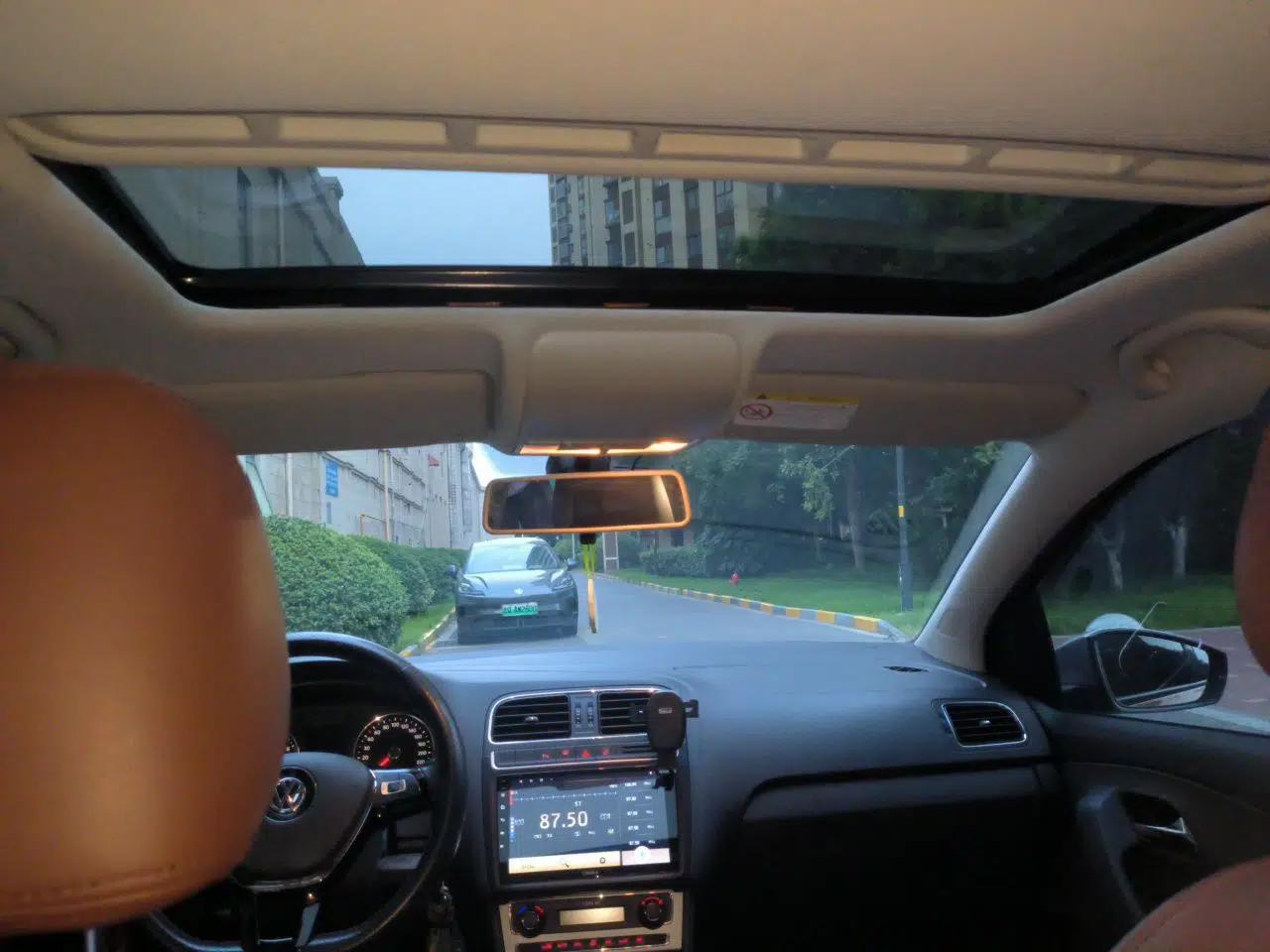 Volkswagen Polo 2016 1.6L Cross Polo Automatic — миниатюра 18