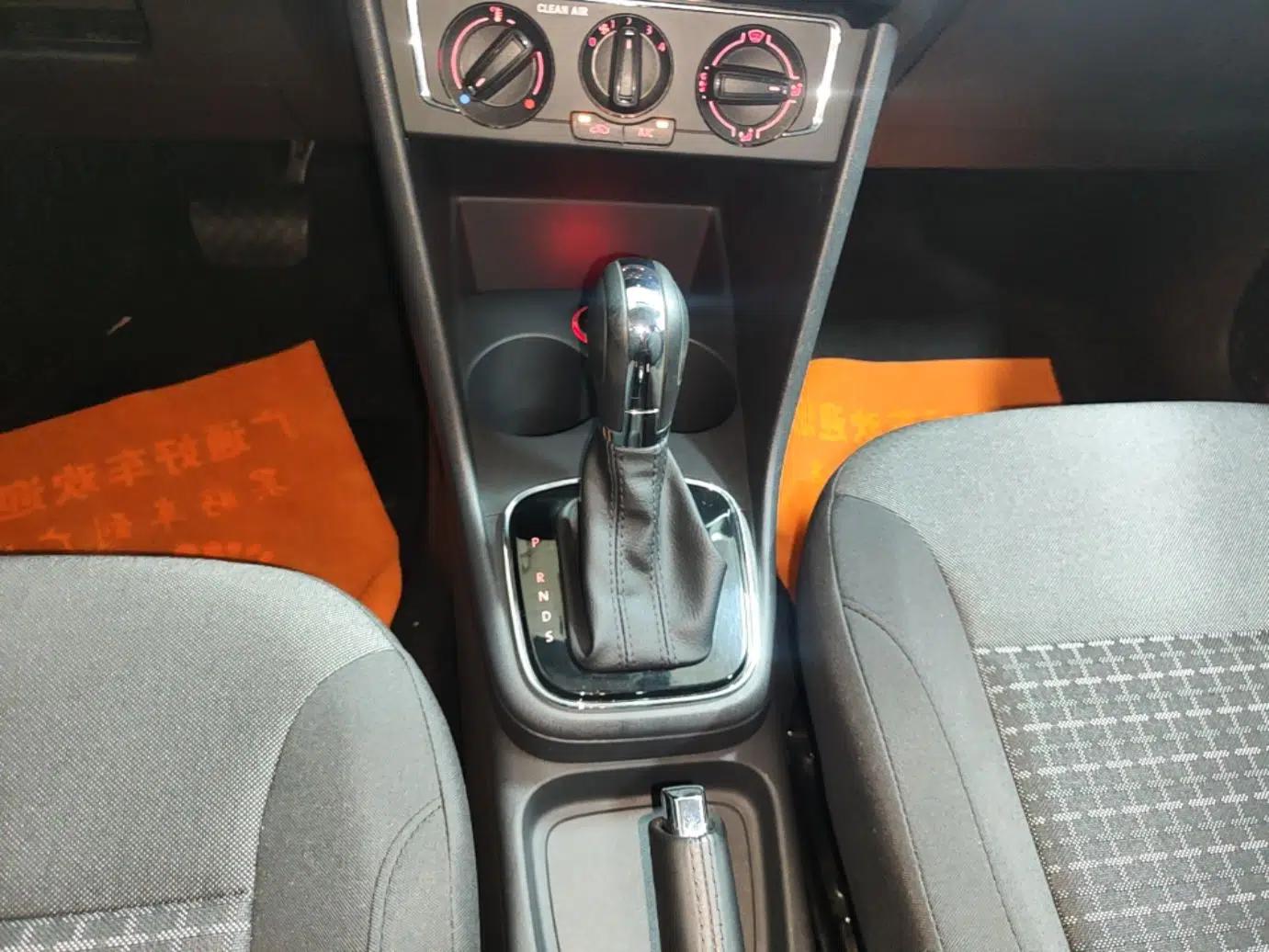 Volkswagen Polo 2016 1.6L Automatic Comfort Model — миниатюра 16