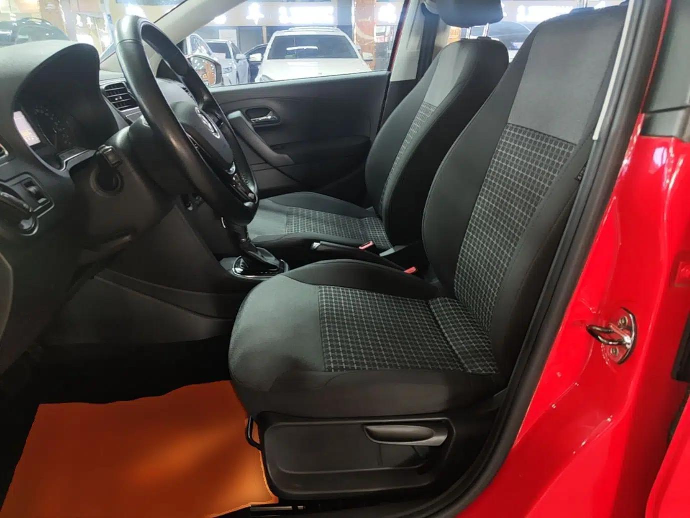 Volkswagen Polo 2016 1.6L Automatic Comfort Model — миниатюра 17