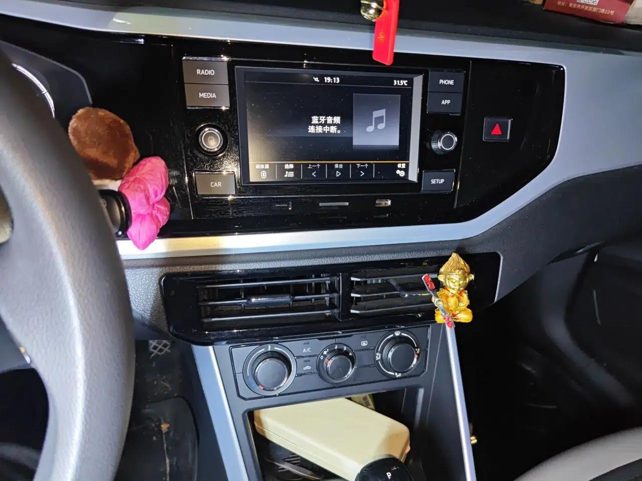 Volkswagen Polo 2019 Plus 1.5L Automatic Colorful Technology Edition — миниатюра 13