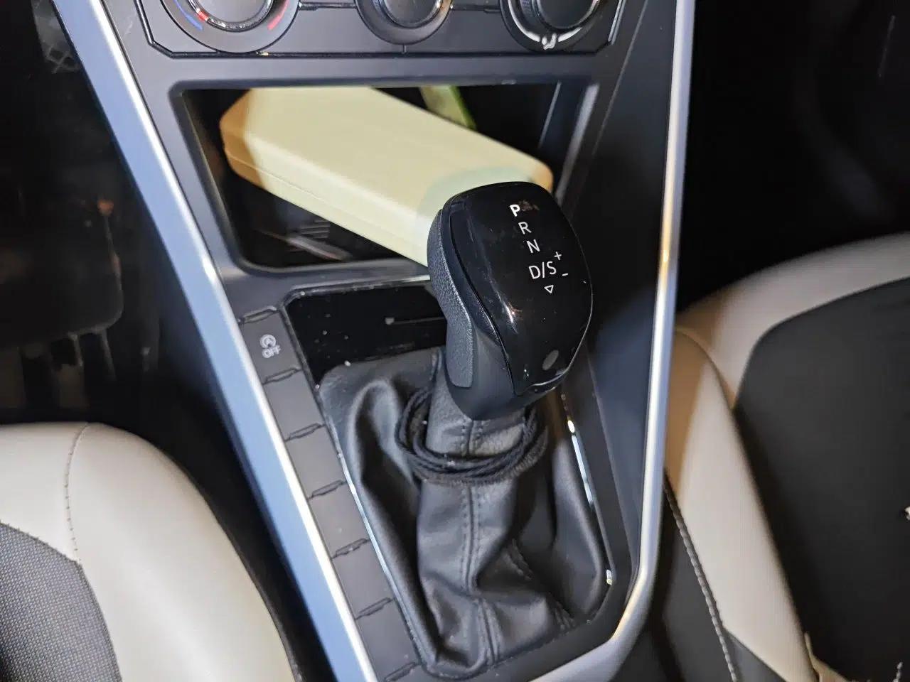 Volkswagen Polo 2019 Plus 1.5L Automatic Colorful Technology Edition — миниатюра 14
