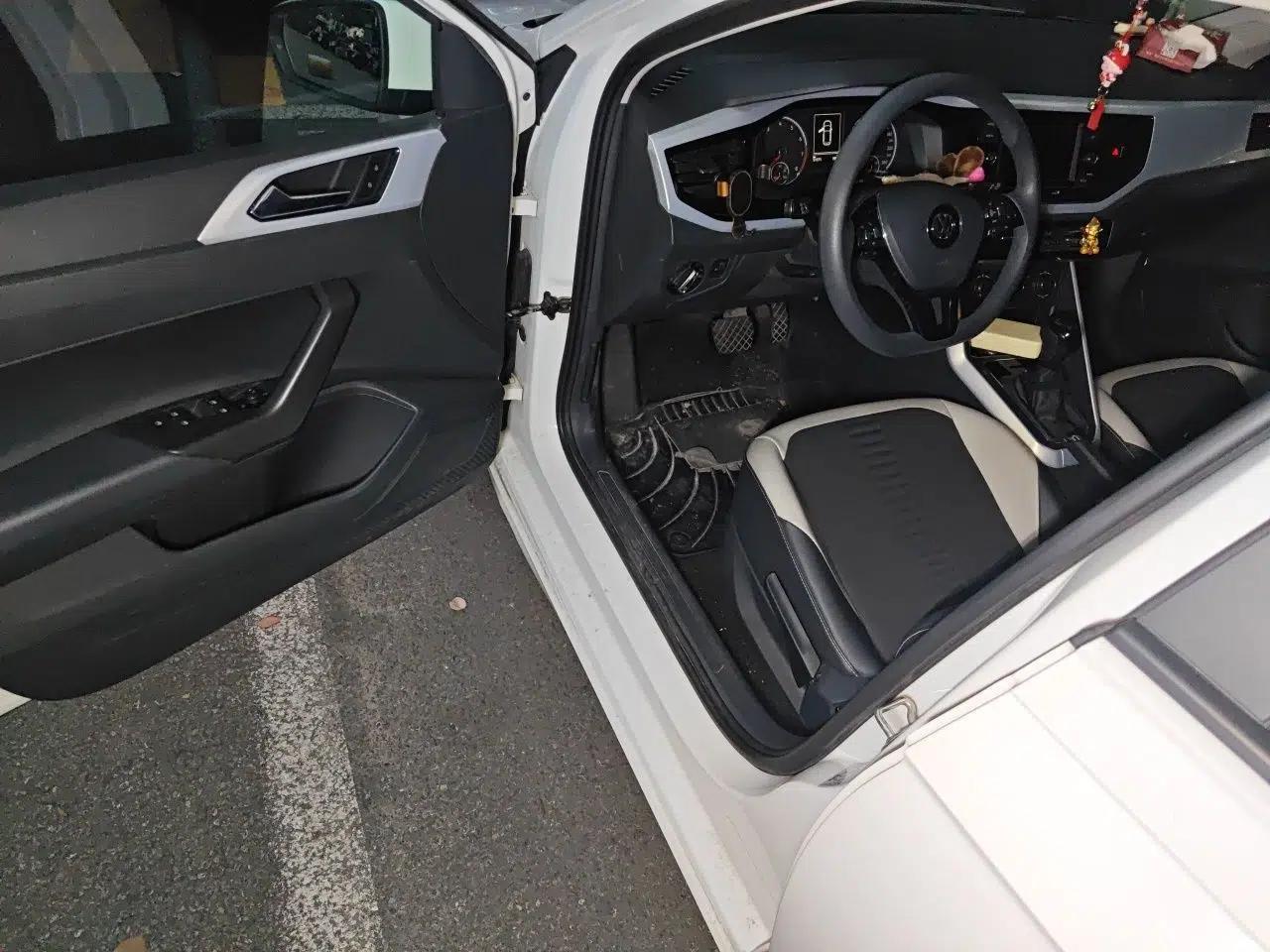 Volkswagen Polo 2019 Plus 1.5L Automatic Colorful Technology Edition — миниатюра 16