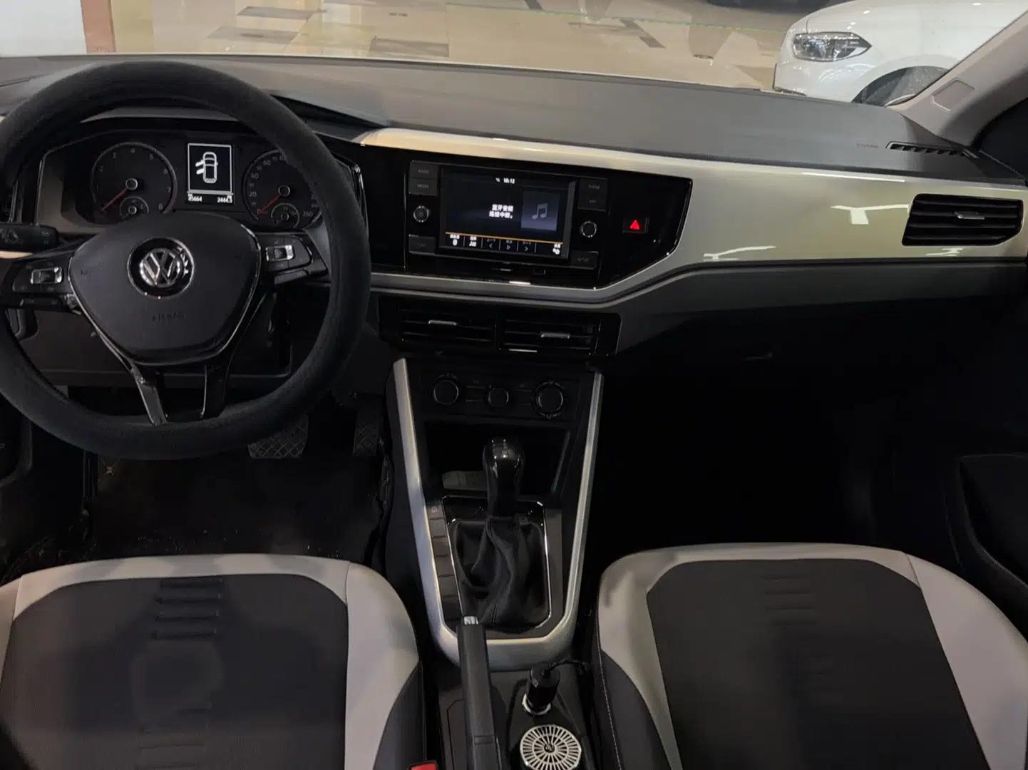Volkswagen Polo 2019 Plus 1.5L Automatic Colorful Technology Edition — миниатюра 12