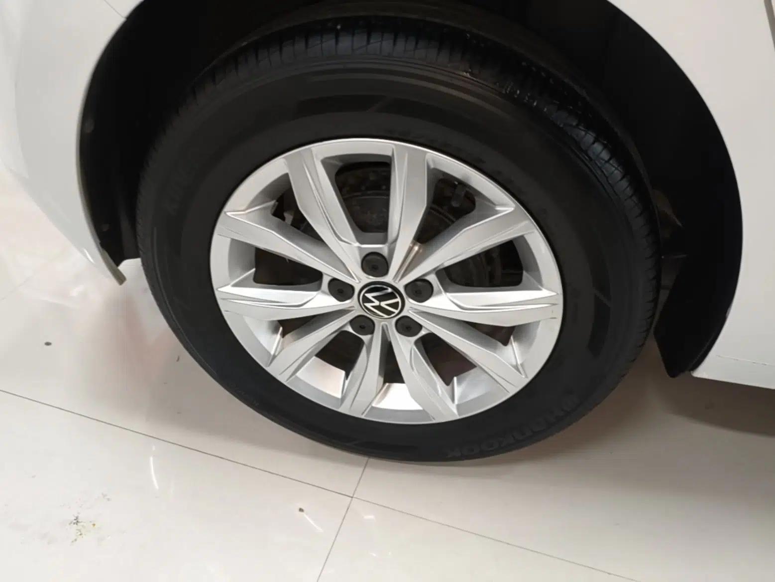 Volkswagen Polo 2023 Plus 1.5L Automatic Colorful Tech Edition — миниатюра 11