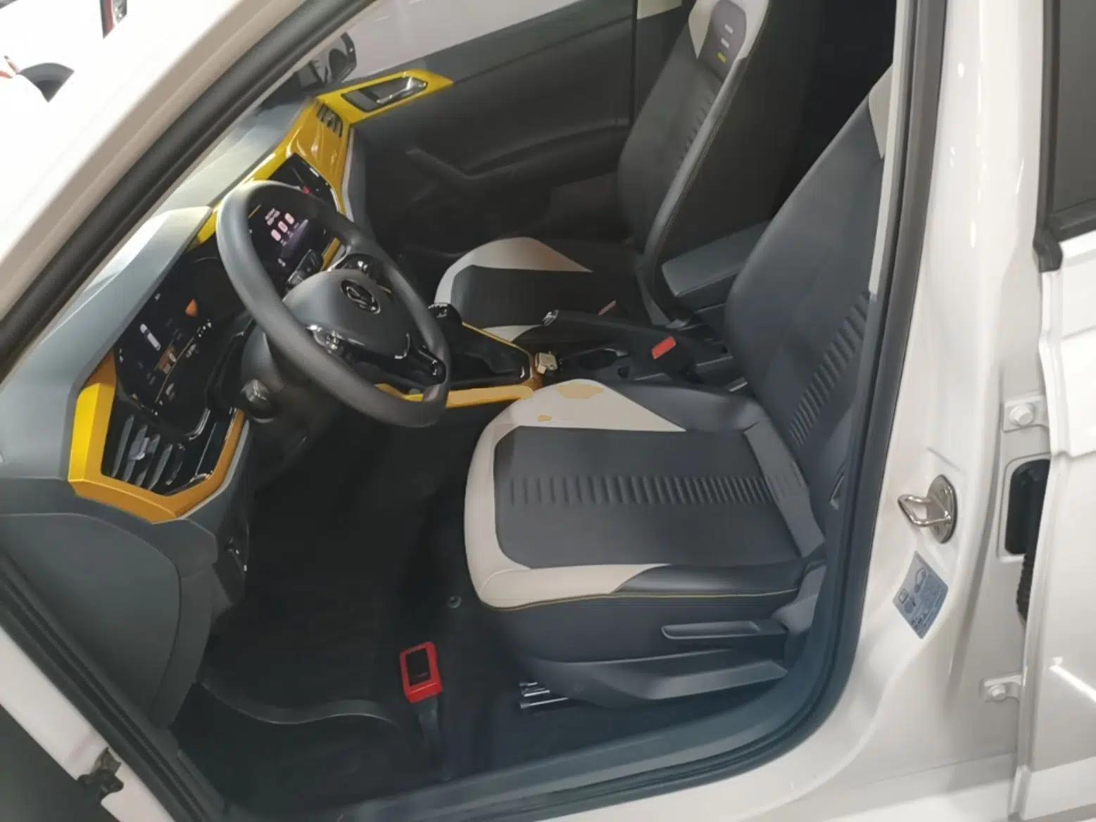 Volkswagen Polo 2023 Plus 1.5L Automatic Colorful Tech Edition — миниатюра 17