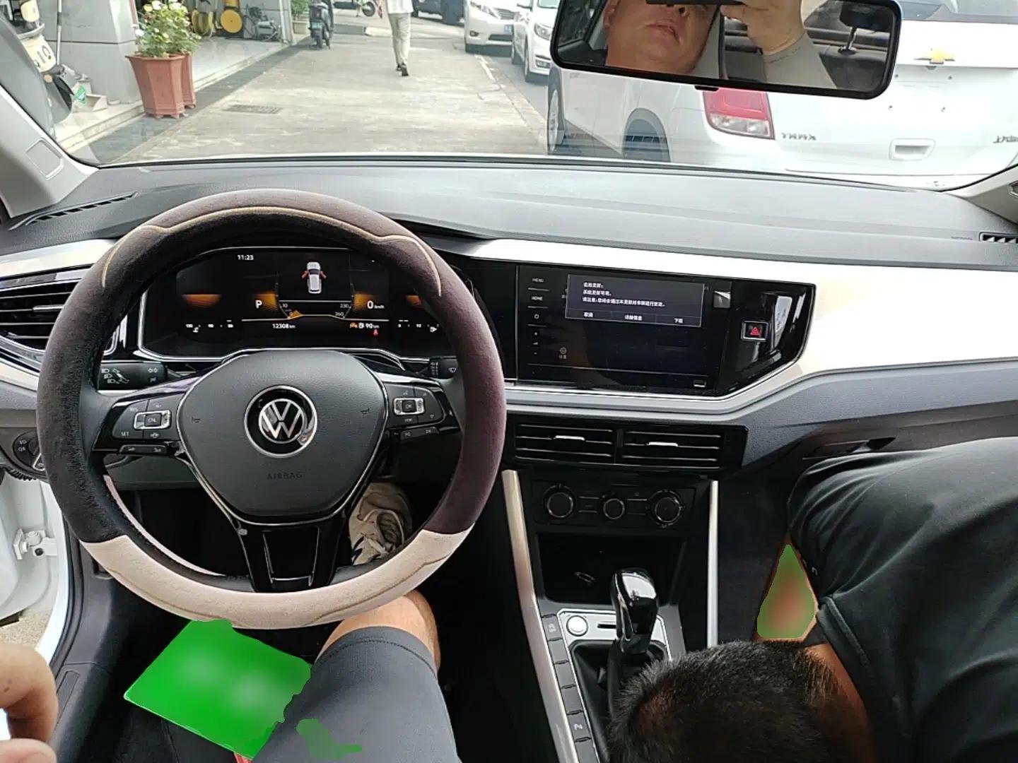 Volkswagen Polo 2023 Facelift Plus 1.5L Automatic Trendy & Tech-Savvy Luxury Edition — миниатюра 12