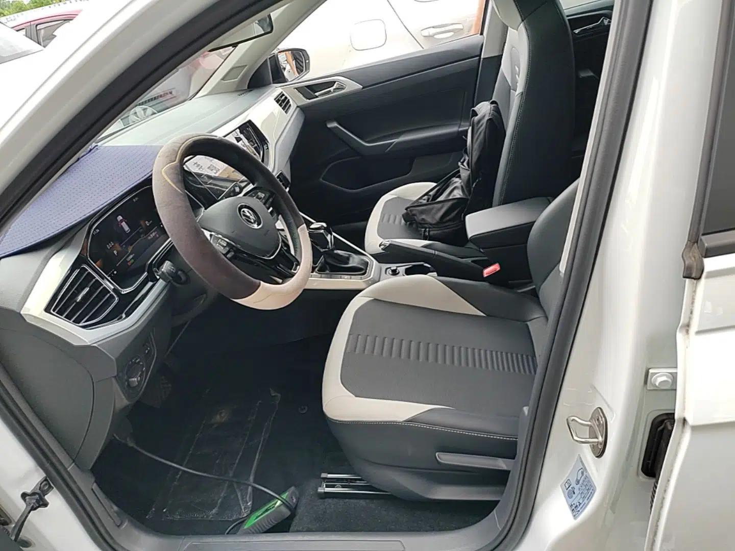 Volkswagen Polo 2023 Facelift Plus 1.5L Automatic Trendy & Tech-Savvy Luxury Edition — миниатюра 17