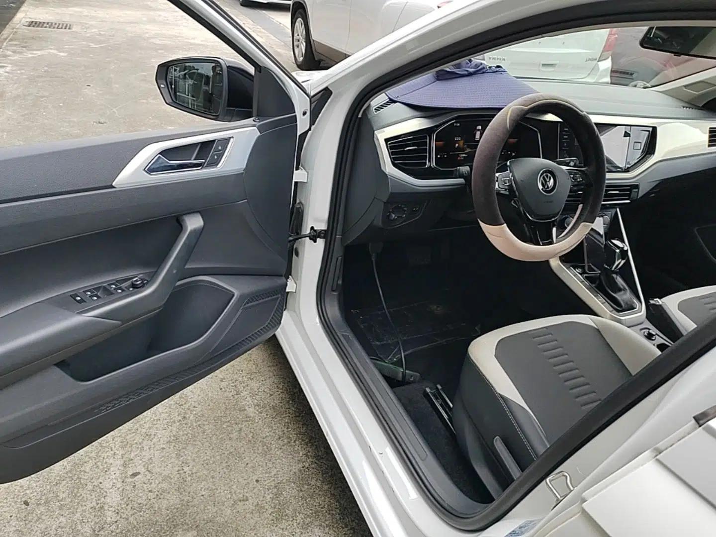 Volkswagen Polo 2023 Facelift Plus 1.5L Automatic Trendy & Tech-Savvy Luxury Edition — миниатюра 18
