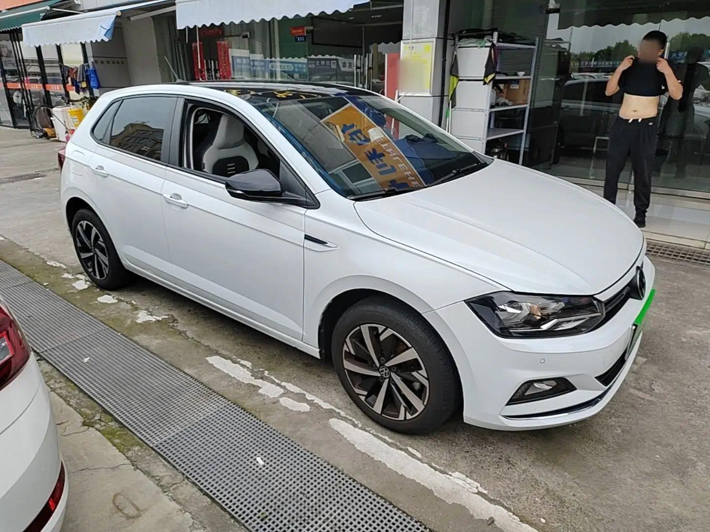 Volkswagen Polo 2023 Facelift Plus 1.5L Automatic Trendy & Tech-Savvy Luxury Edition — миниатюра 3