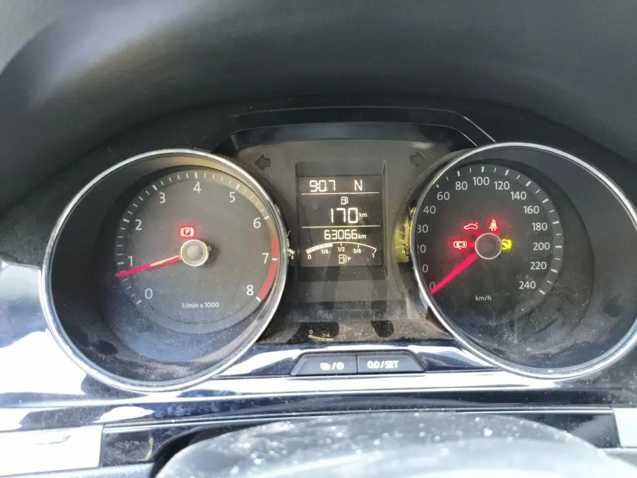 Volkswagen Bora 2014 1.6L Automatic Comfort Model — миниатюра 11