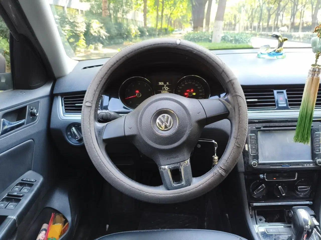 Volkswagen Bora 2014 1.6L Automatic Comfort Model — миниатюра 10