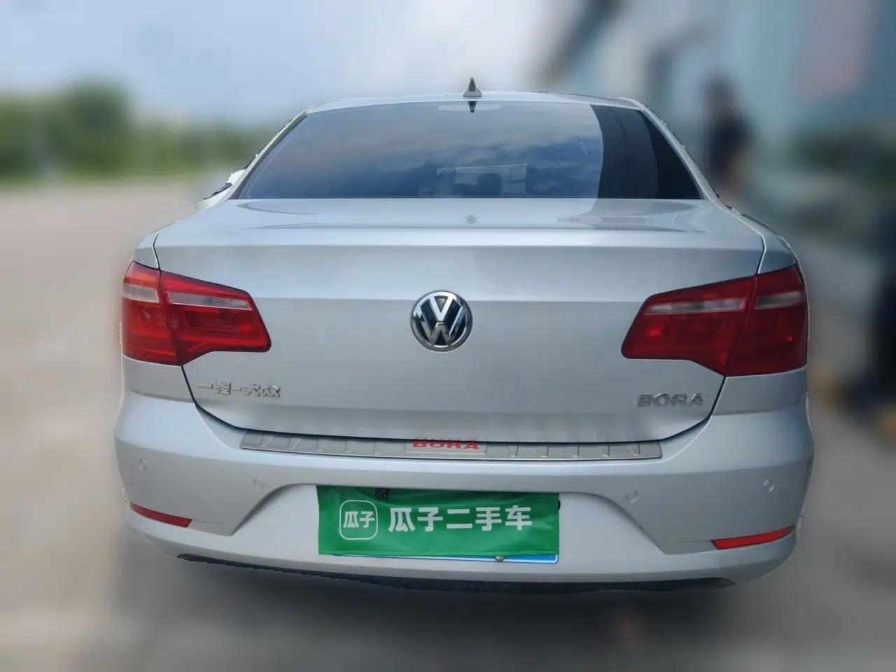 Volkswagen Bora 2015 Qihui Edition 1.6L Automatic Fashion Model — миниатюра 5