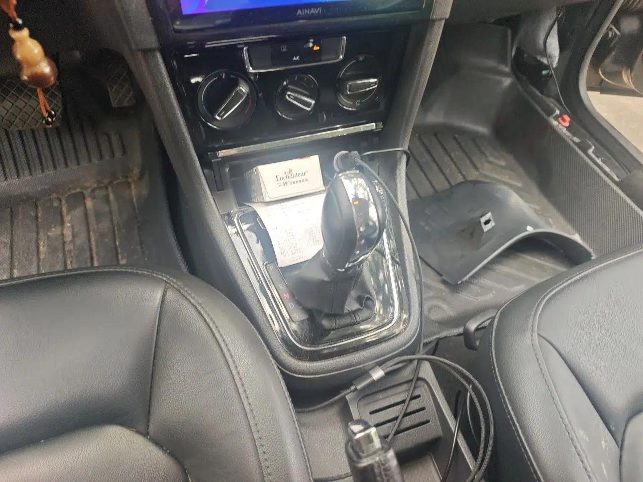 Volkswagen Bora 2013 1.6L Automatic Comfort Model — миниатюра 14