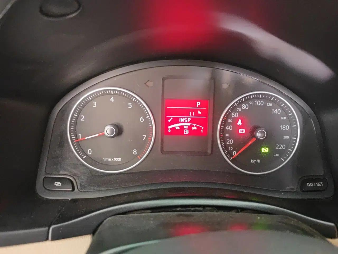 Volkswagen Bora 2012 1.6L Automatic Fashion Edition — миниатюра 11