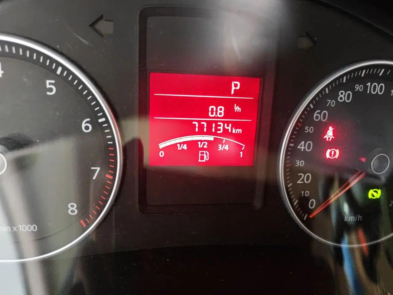Volkswagen Bora 2012 1.6L Automatic Fashion Edition — миниатюра 12