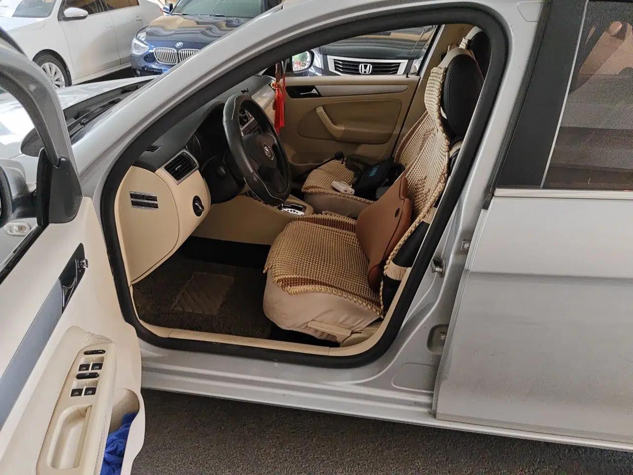Volkswagen Bora 2012 1.6L Automatic Fashion Edition — миниатюра 15