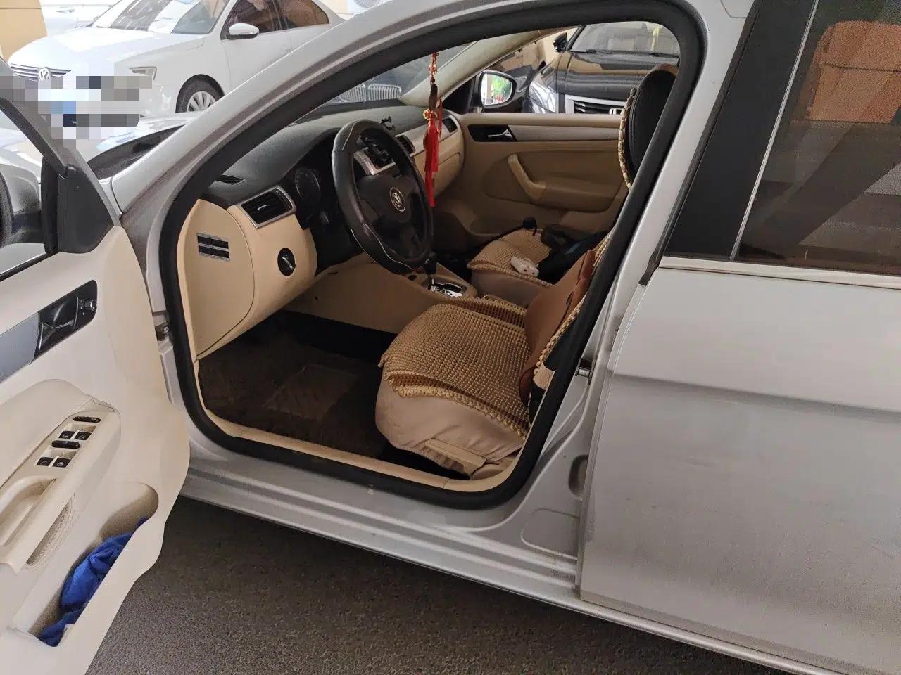 Volkswagen Bora 2012 1.6L Automatic Fashion Edition — миниатюра 16