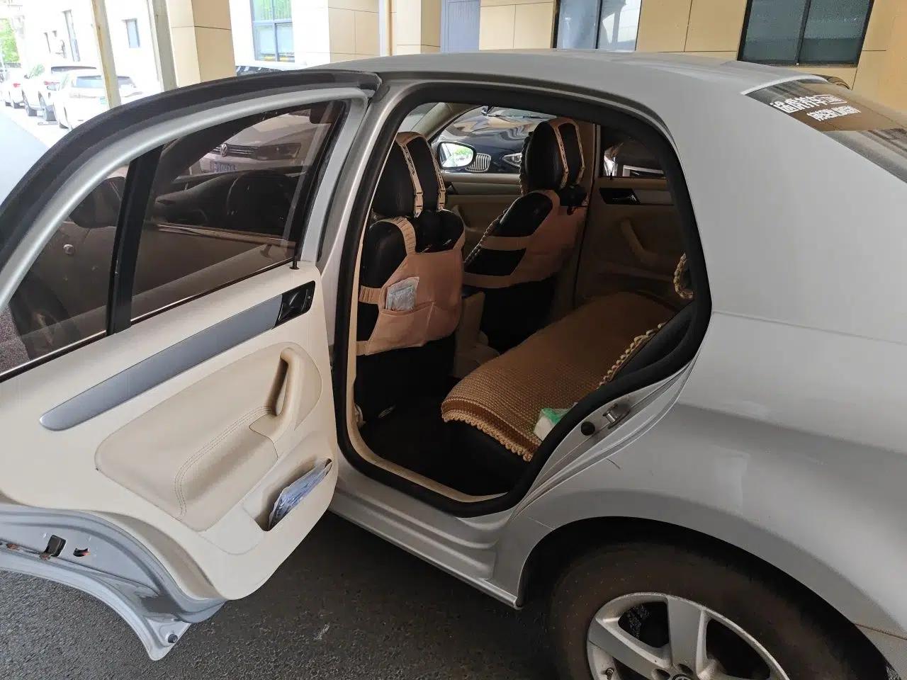 Volkswagen Bora 2012 1.6L Automatic Fashion Edition — миниатюра 17