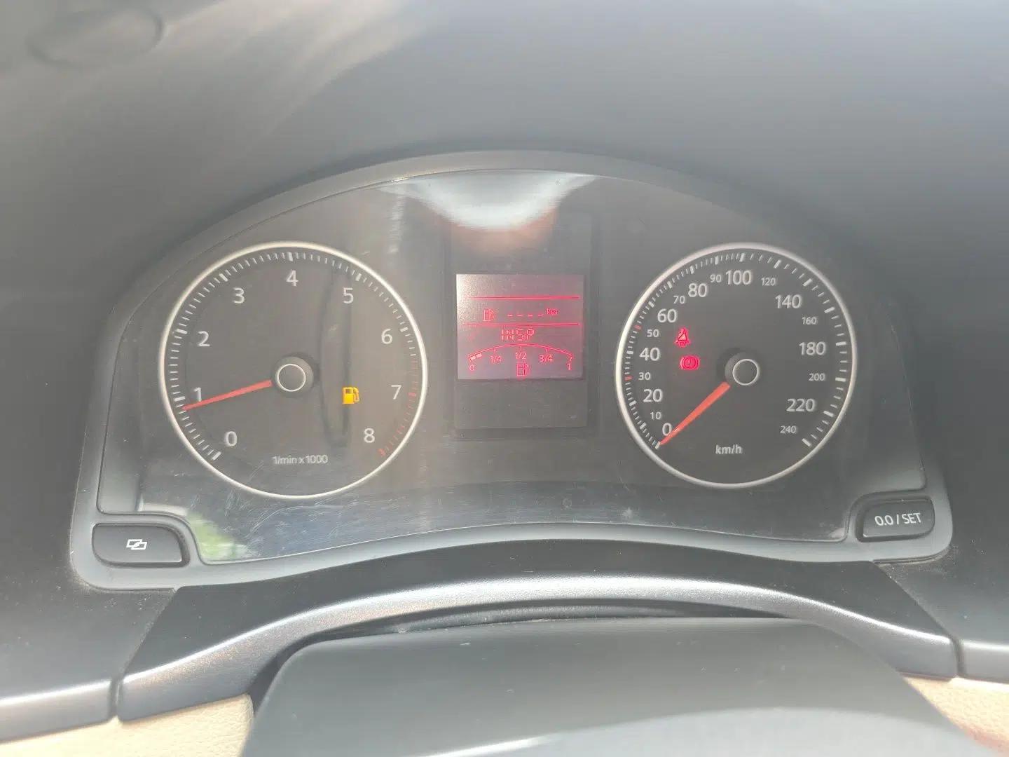 Volkswagen Bora 2012 1.6L Manual Fashion Edition — миниатюра 11