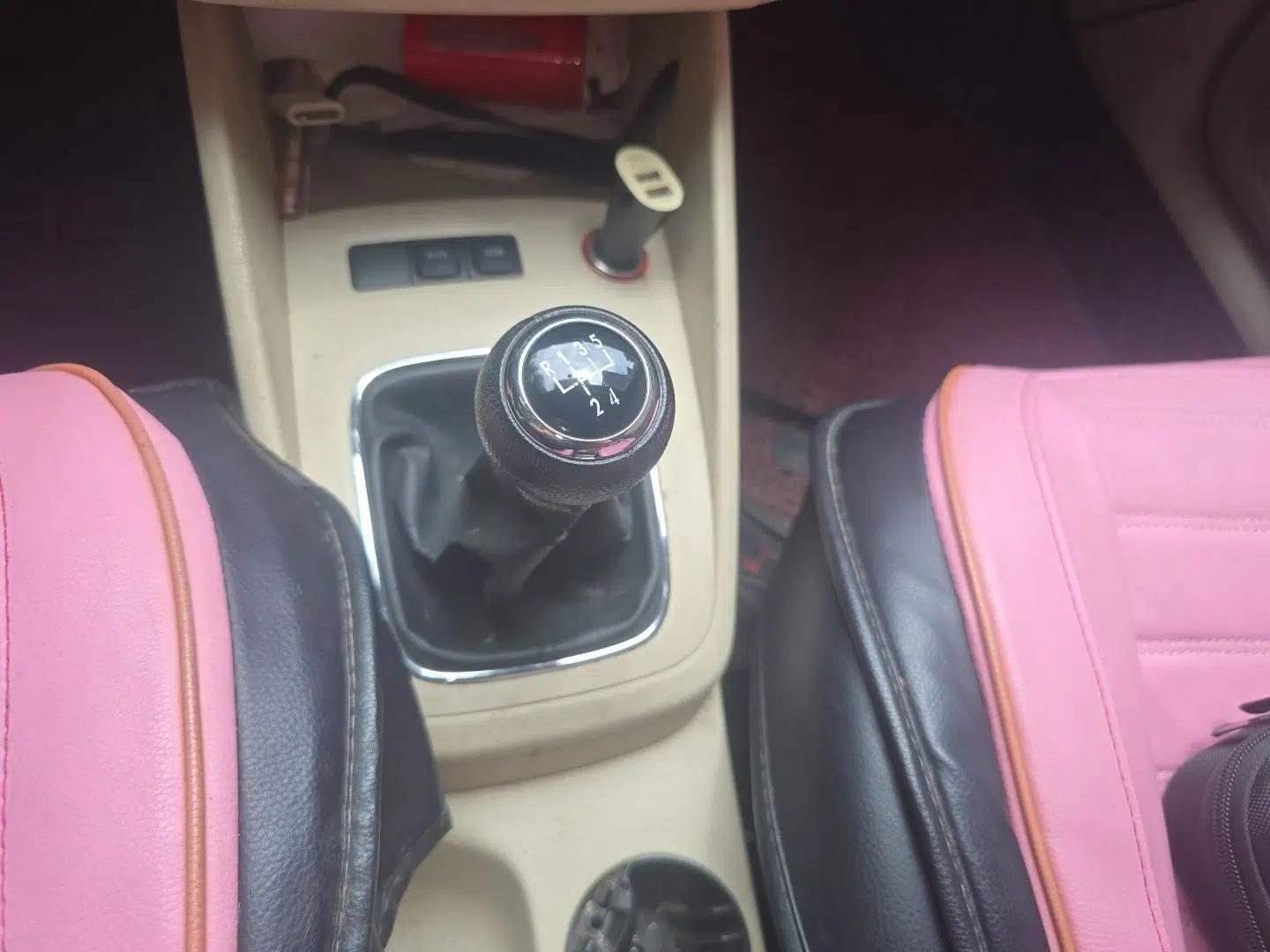 Volkswagen Bora 2012 1.6L Manual Fashion Edition — миниатюра 14