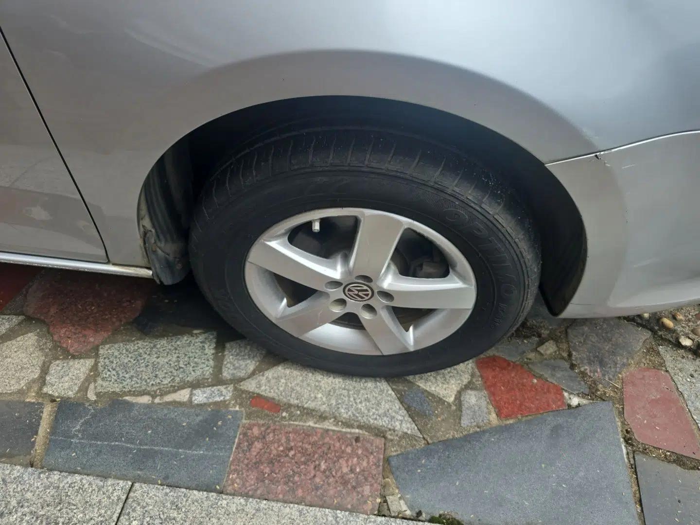 Volkswagen Bora 2012 1.6L Manual Fashion Edition — миниатюра 8