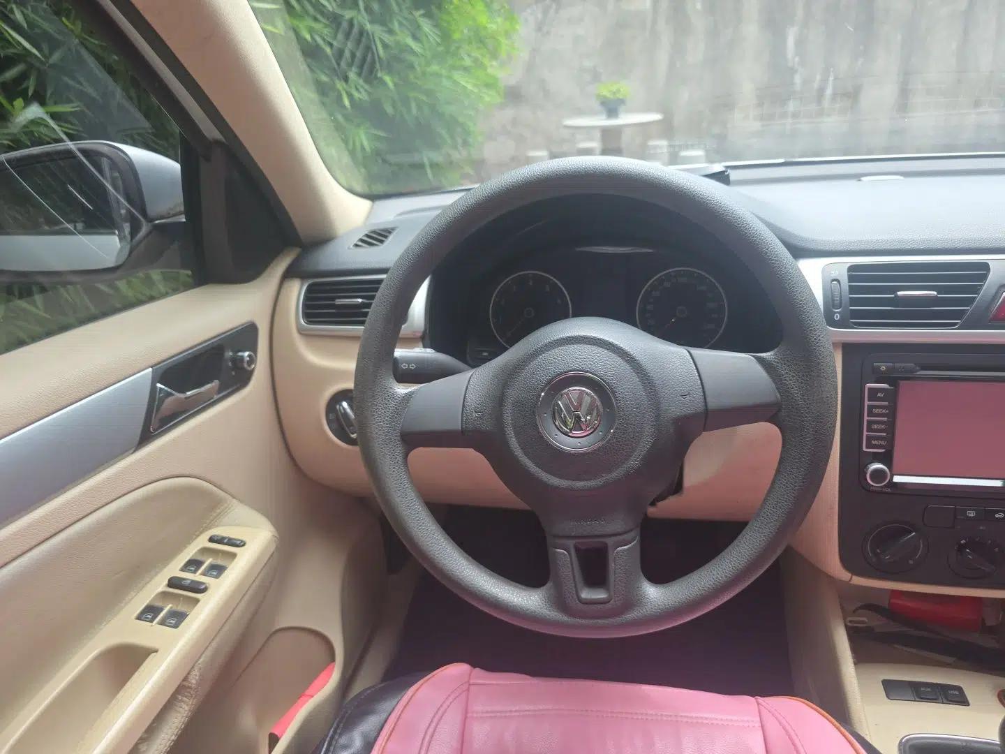 Volkswagen Bora 2012 1.6L Manual Fashion Edition — миниатюра 10
