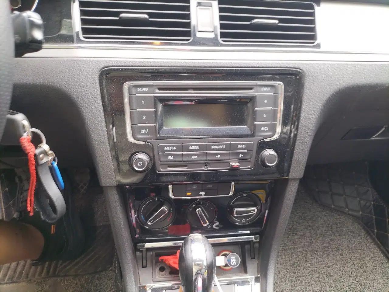 Volkswagen Bora 2013 1.4T Automatic Comfort Model — миниатюра 13