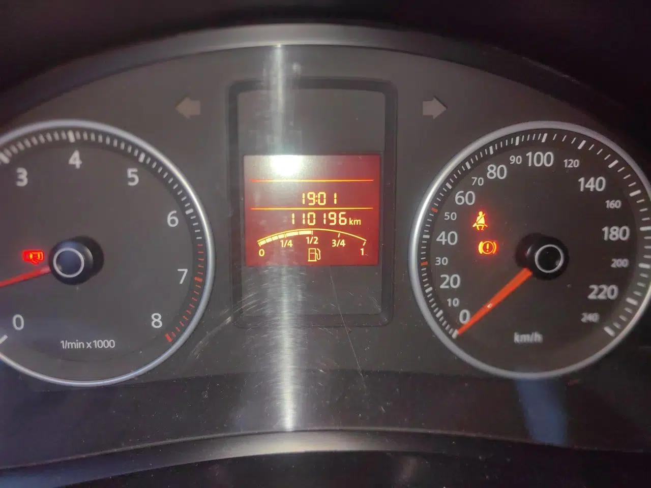 Volkswagen Bora 2012 1.6L Manual Fashion Edition — миниатюра 12
