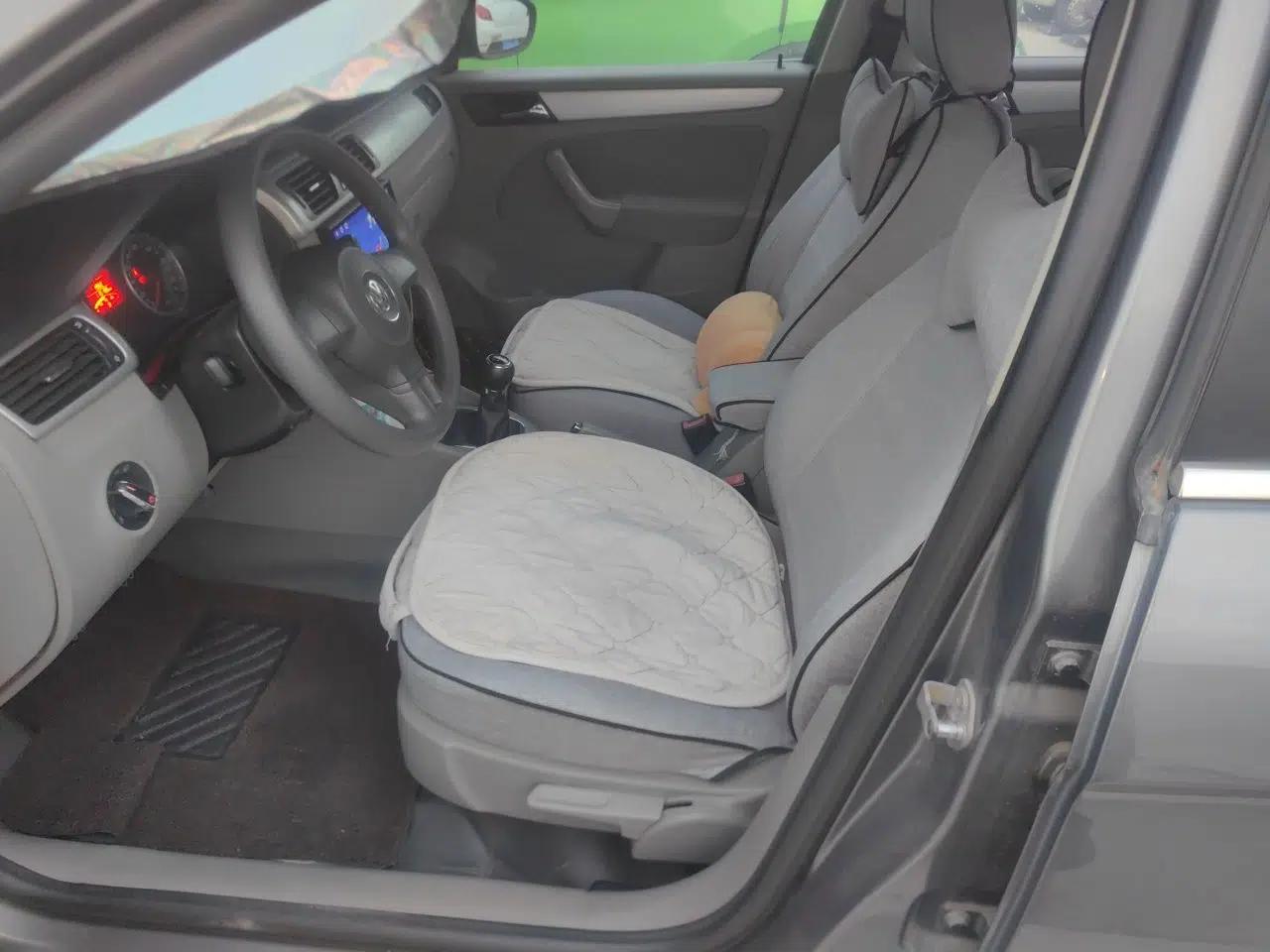 Volkswagen Bora 2012 1.6L Manual Fashion Edition — миниатюра 15