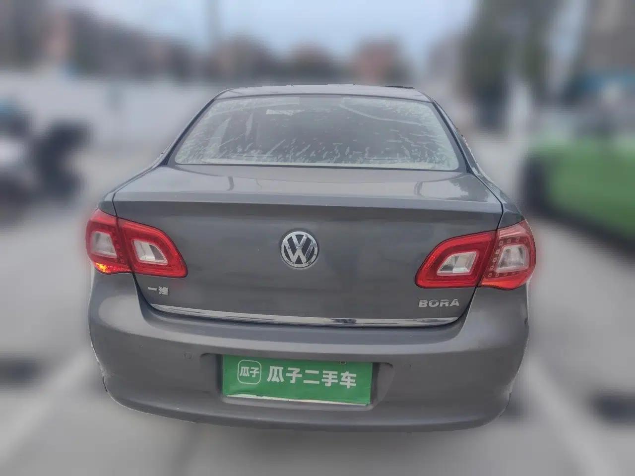 Volkswagen Bora 2012 1.6L Manual Fashion Edition — миниатюра 5