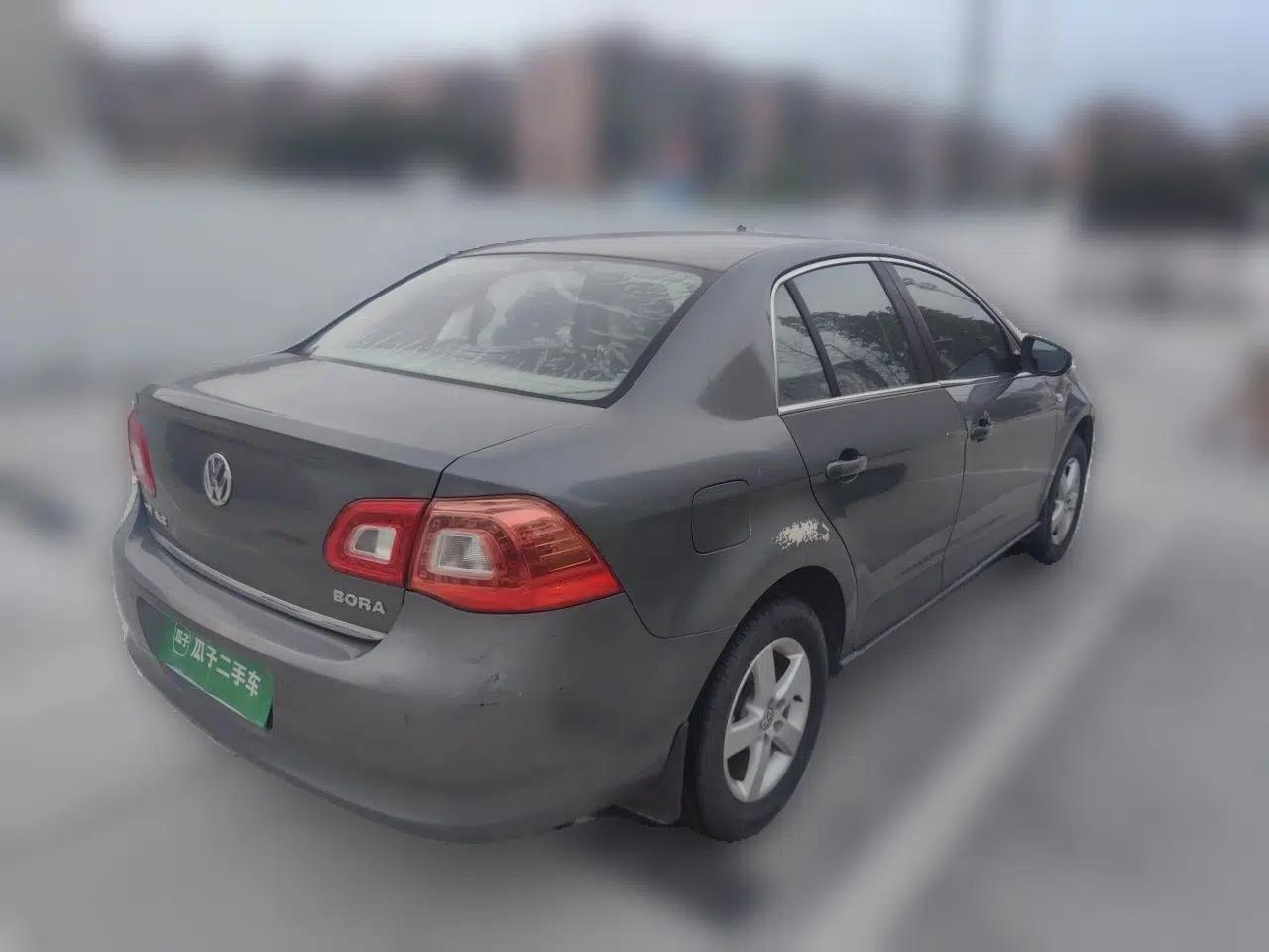 Volkswagen Bora 2012 1.6L Manual Fashion Edition — миниатюра 6