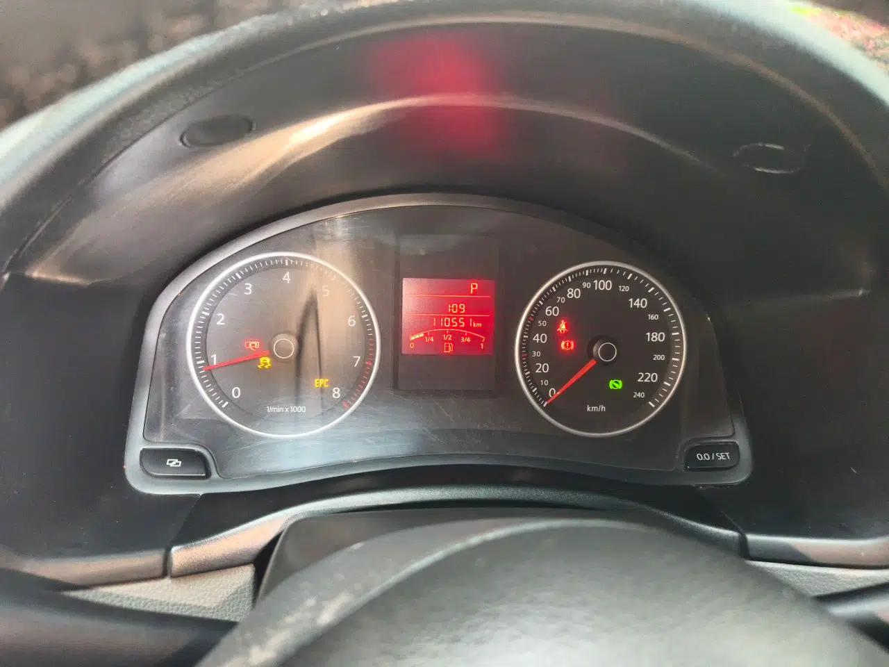 Volkswagen Bora 2011 1.6L Automatic Fashion Edition — миниатюра 11