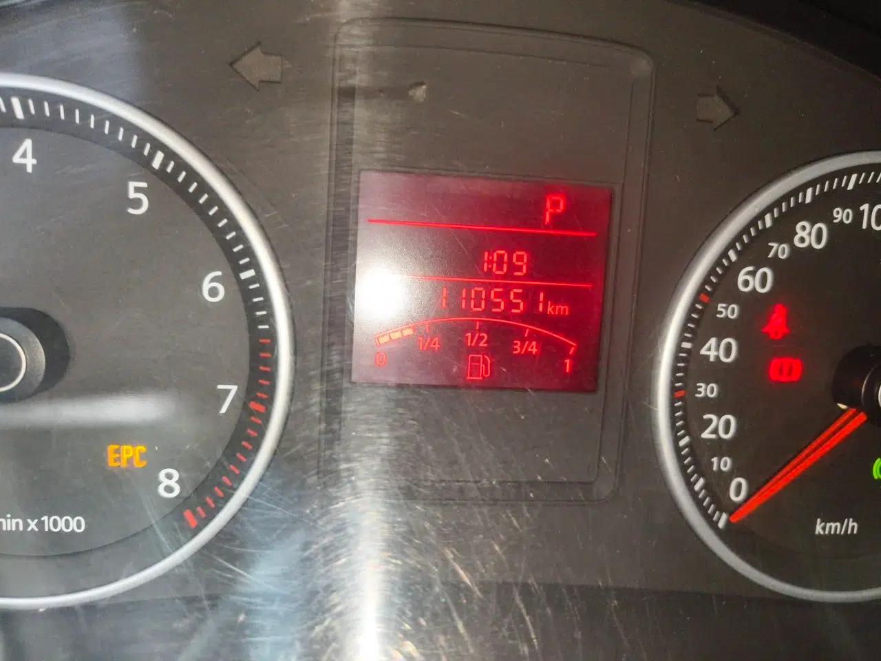 Volkswagen Bora 2011 1.6L Automatic Fashion Edition — миниатюра 12