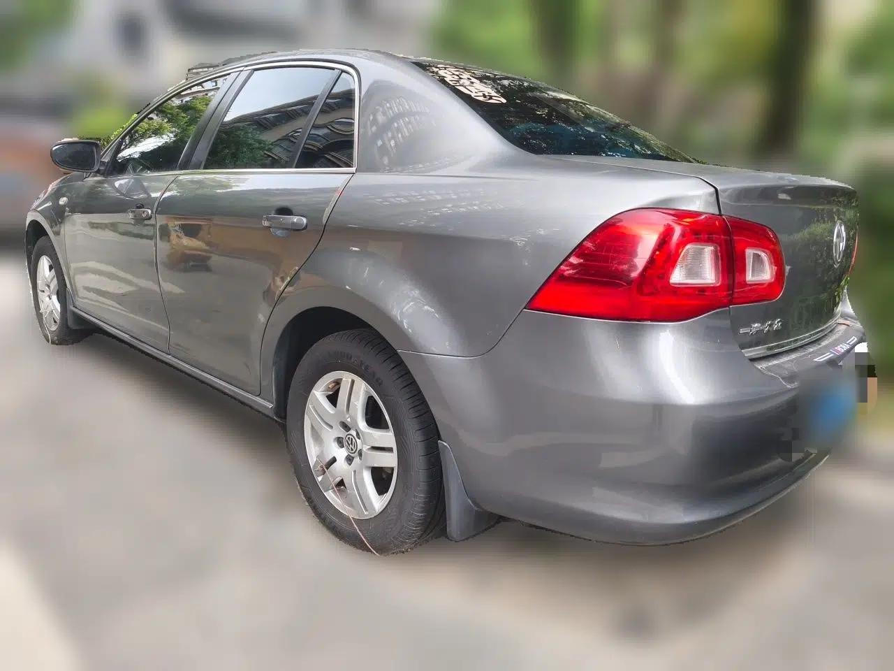 Volkswagen Bora 2011 1.6L Automatic Fashion Edition — миниатюра 4