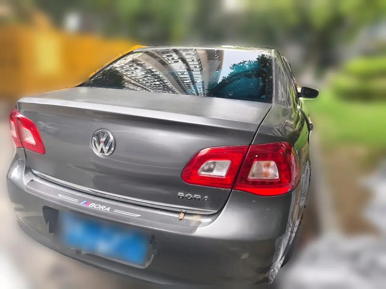 Volkswagen Bora 2011 1.6L Automatic Fashion Edition — миниатюра 5