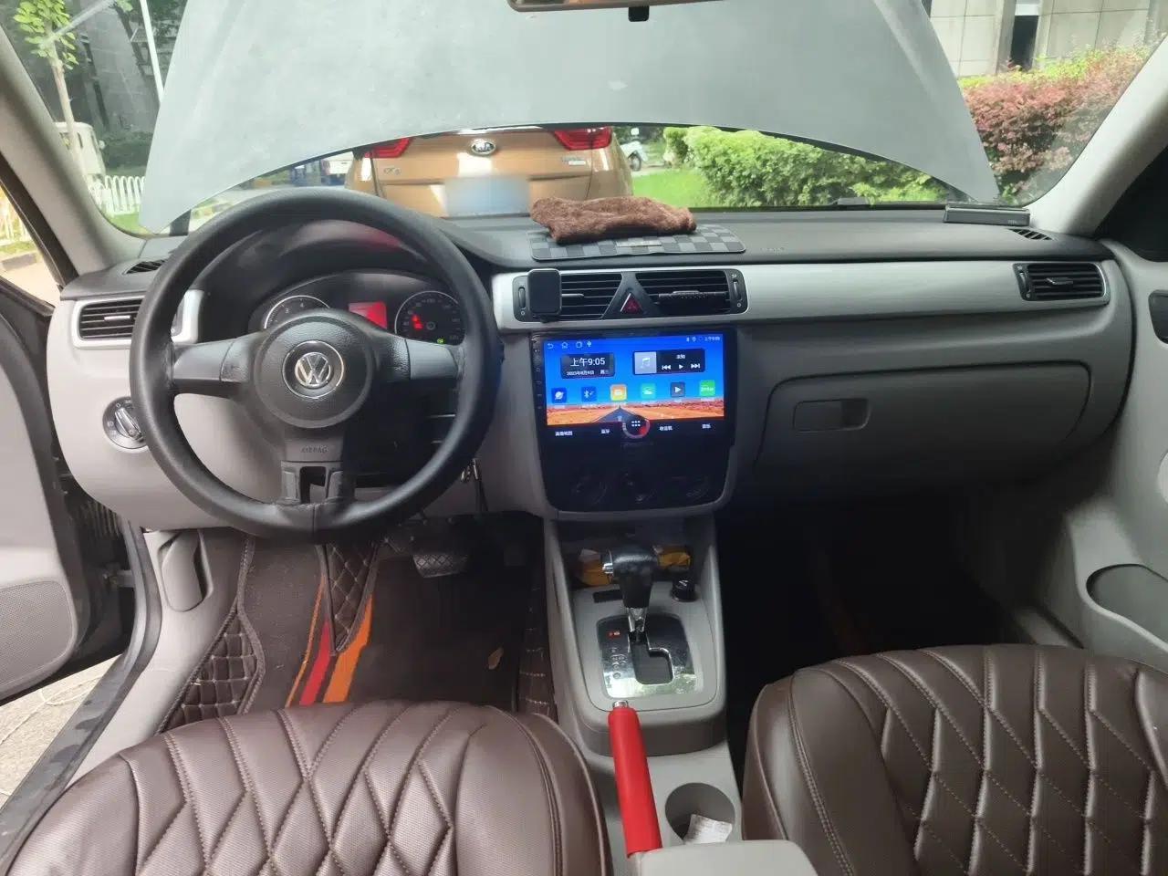 Volkswagen Bora 2011 1.6L Automatic Fashion Edition — миниатюра 9