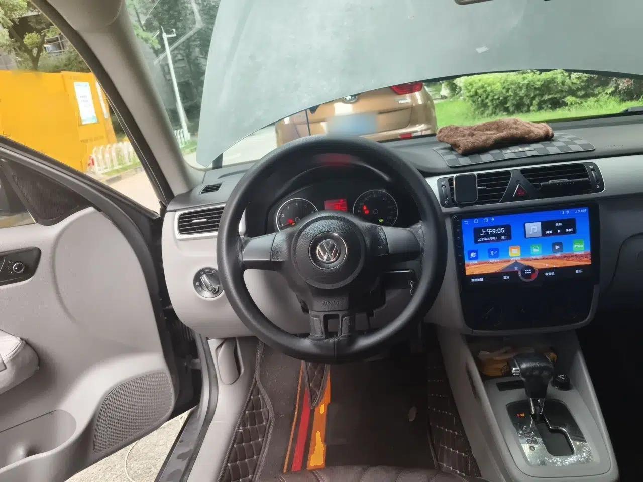 Volkswagen Bora 2011 1.6L Automatic Fashion Edition — миниатюра 10