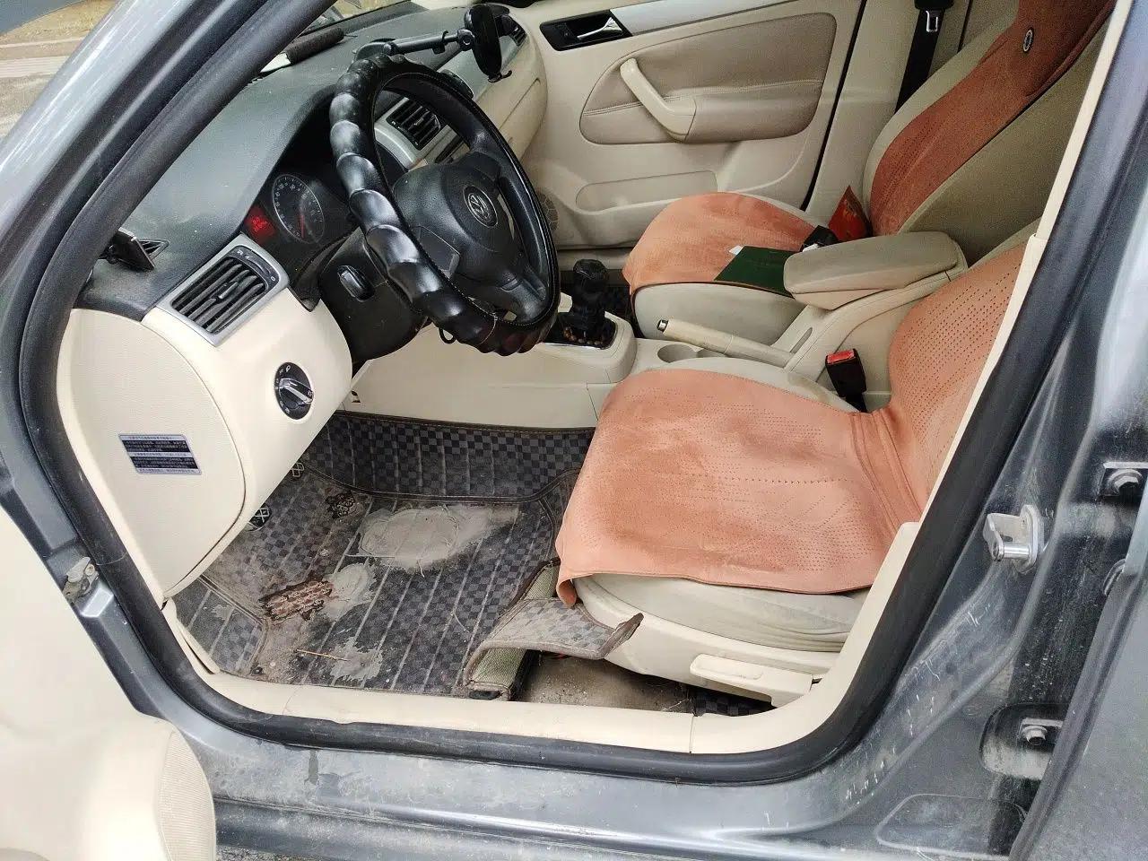 Volkswagen Bora 2012 1.6L Manual Fashion Edition — миниатюра 15